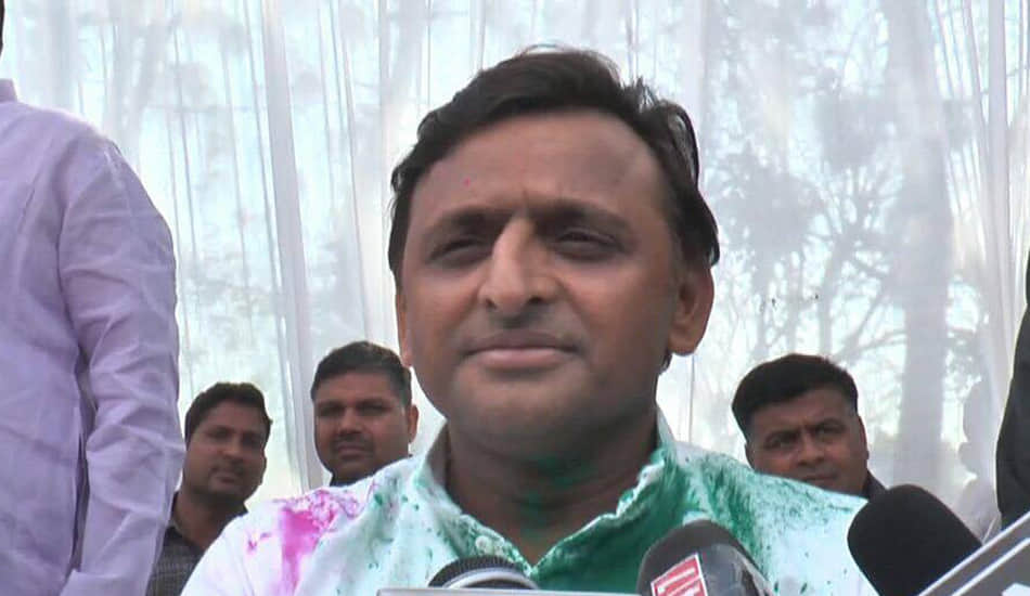 split of samajwadi family on holi