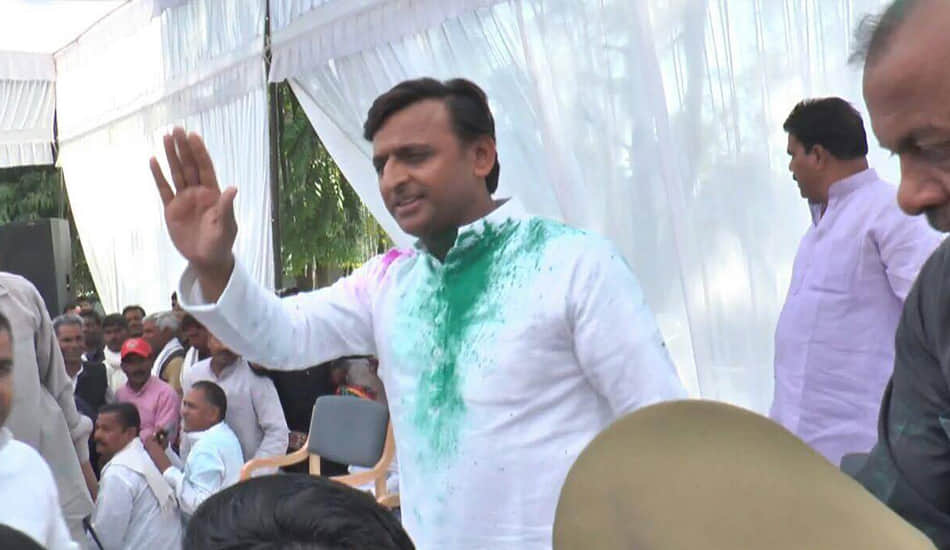 split of samajwadi family on holi