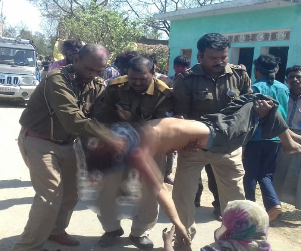a man beheaded his friend in barabanki.