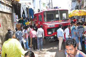 Fire brigade going on fire in tree trapped in jam