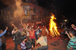 Bad thoughts burn with Holika