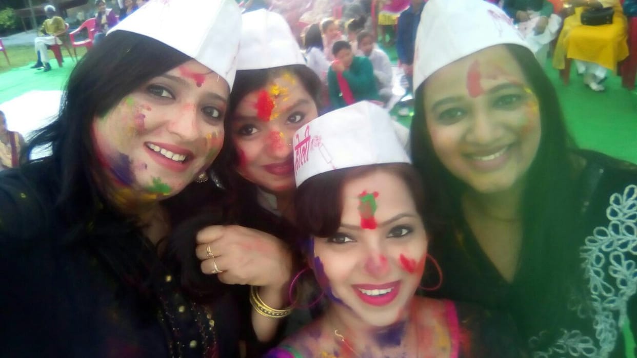 Today will be the festival of colors, will play Golal Pichkari