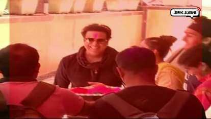 WATCH BOLLYWOOD CELEBRITIES  CELEBRATE HOLI