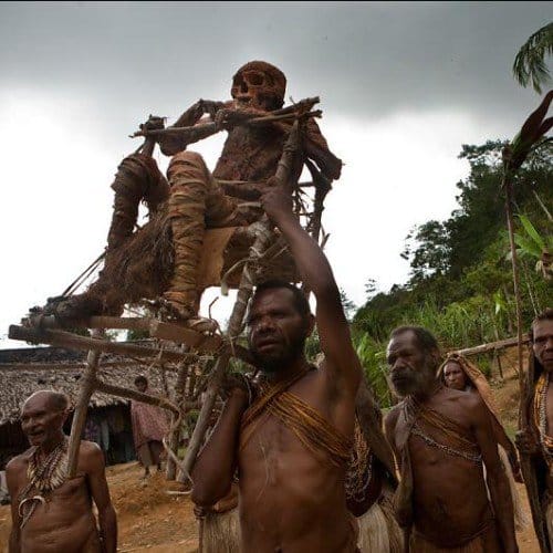families lived in between the dead people
