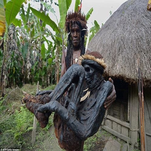 families lived in between the dead people