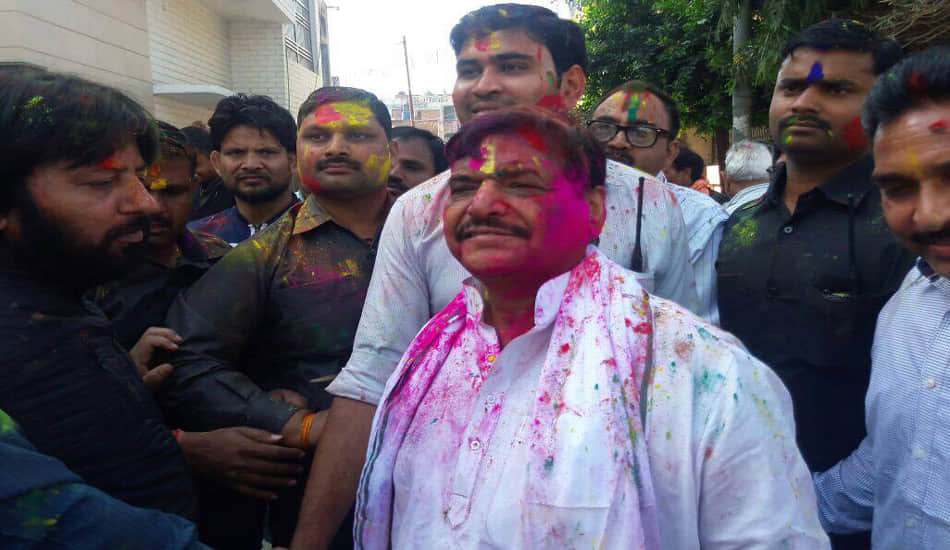 split of samajwadi family on holi