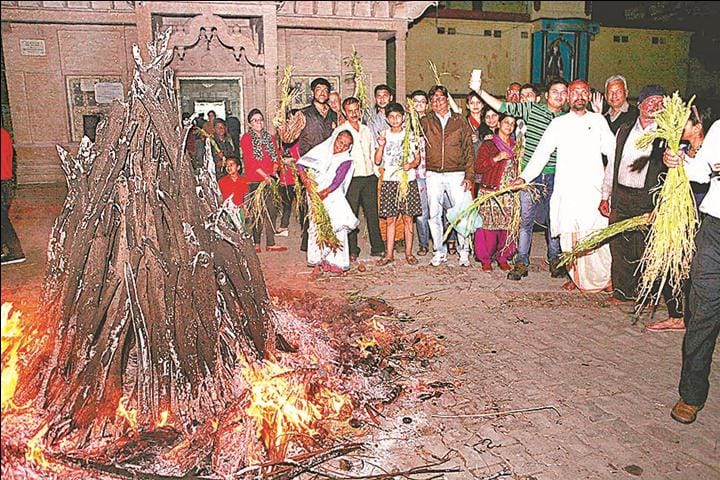 Morning worship, Holika combustion in the evening