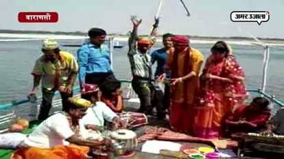 Holi celebrates at Assi Ghat in Varanasi 