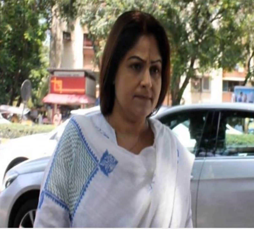 now ayesha jhulka doing business and running spa parlour