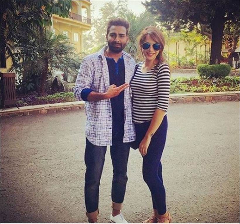 Bigg Boss 10 WINNER Manveer Gurjar and Nitibha Kaul caught KISSING at a party