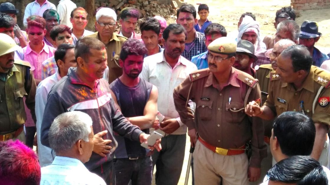 Petrol and firing in SP-BJP supporters in Dahini