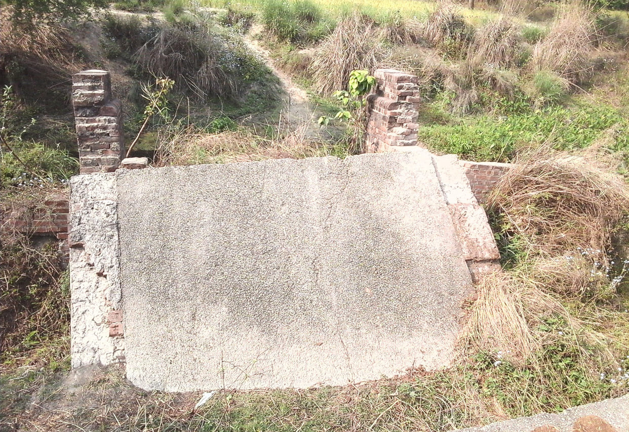 a bridge break in azamgarh since 33 years ago