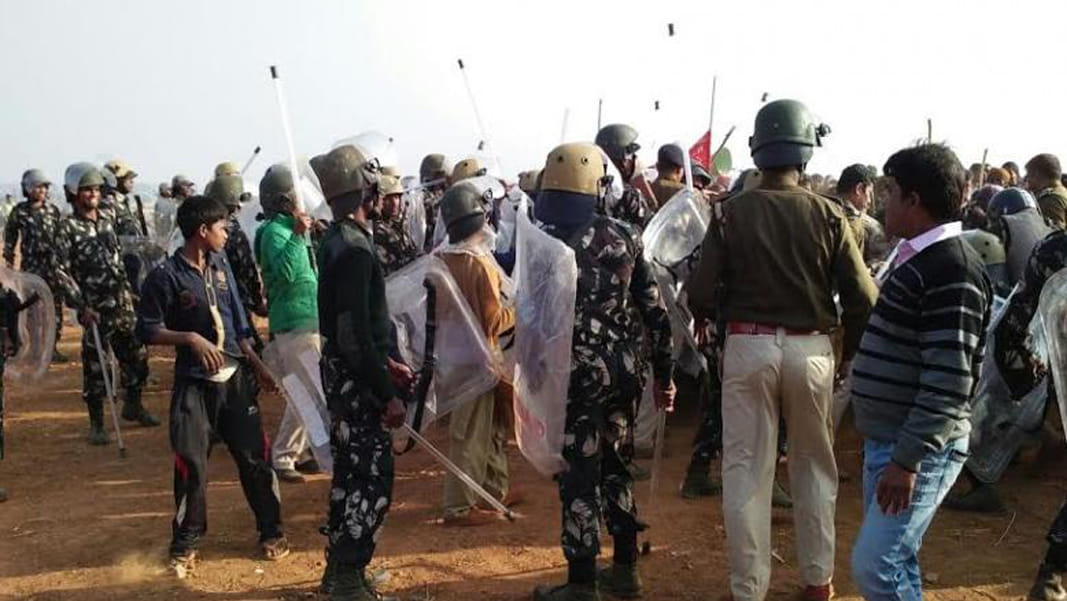 attack against stones on up 100 police
