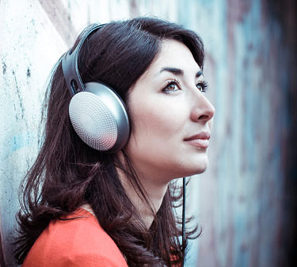 no entry for those in delhi metro stations who put headphone while entering