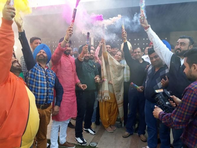 holi of punjab assembly election 2017 victory at navjot sidhu house