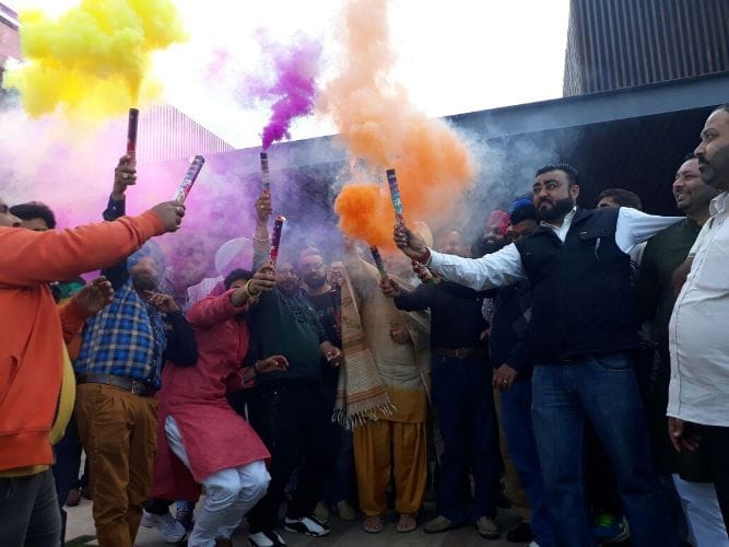holi of punjab assembly election 2017 victory at navjot sidhu house