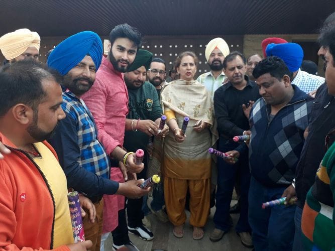 holi of punjab assembly election 2017 victory at navjot sidhu house