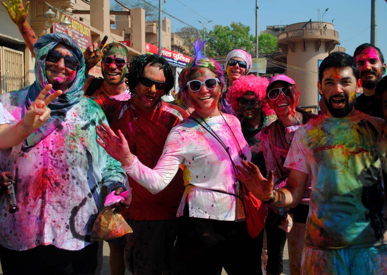  Foreign tourists play 'Banarasi Holi', see photos