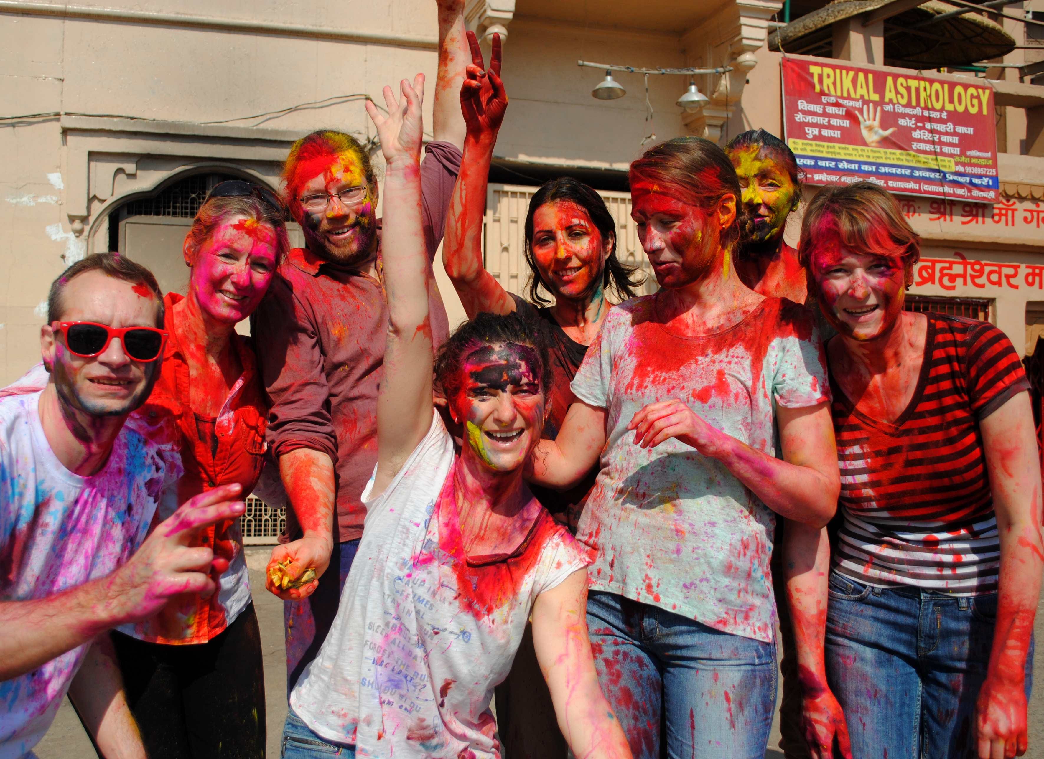  Foreign tourists play 'Banarasi Holi', see photos