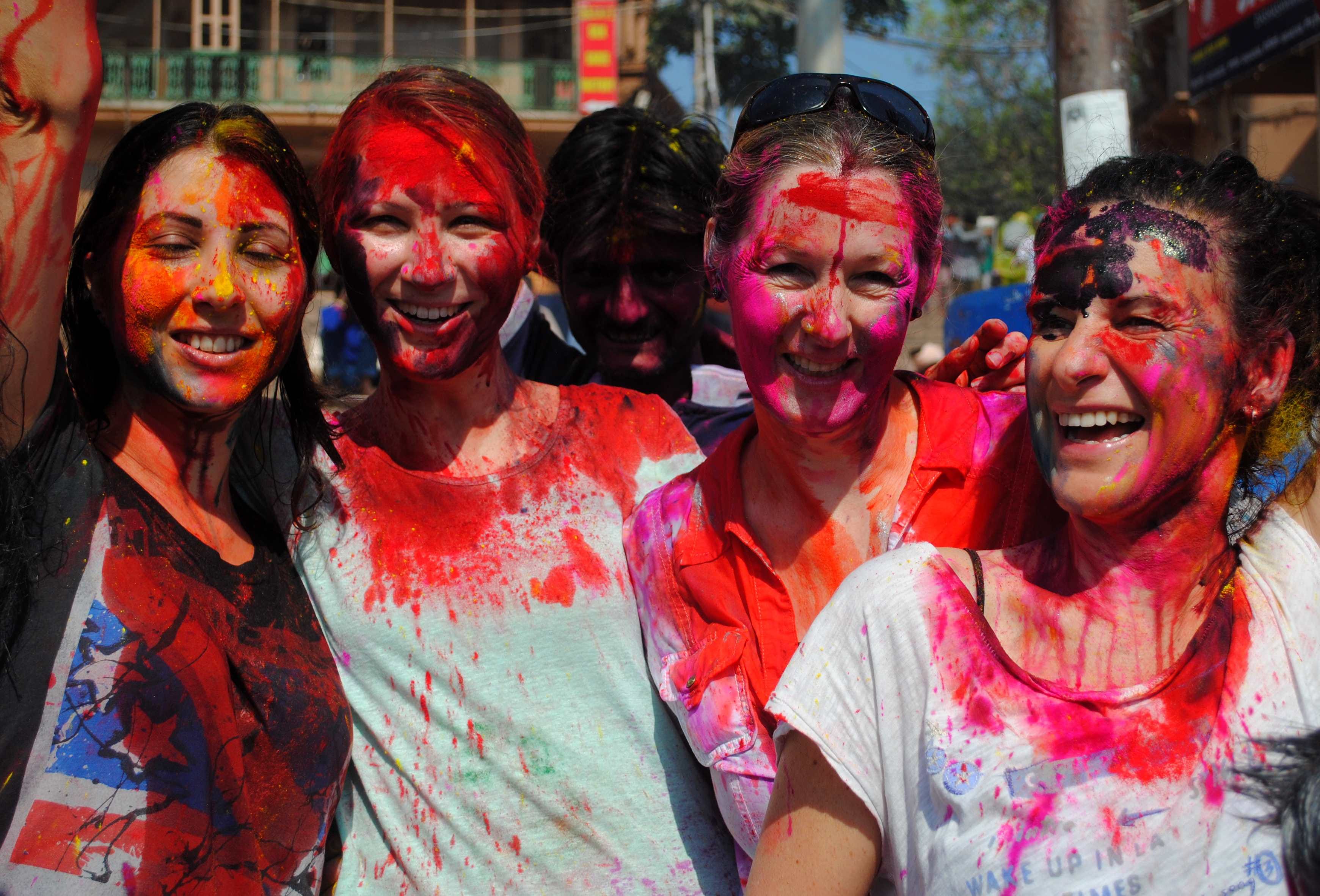  Foreign tourists play 'Banarasi Holi', see photos