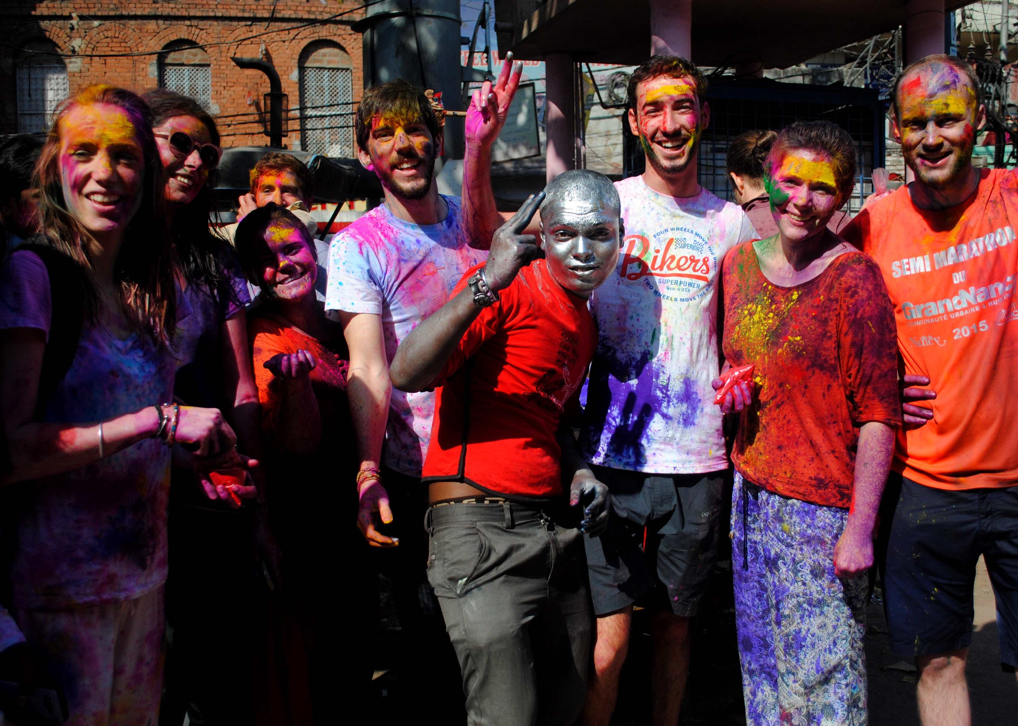  Foreign tourists play 'Banarasi Holi', see photos