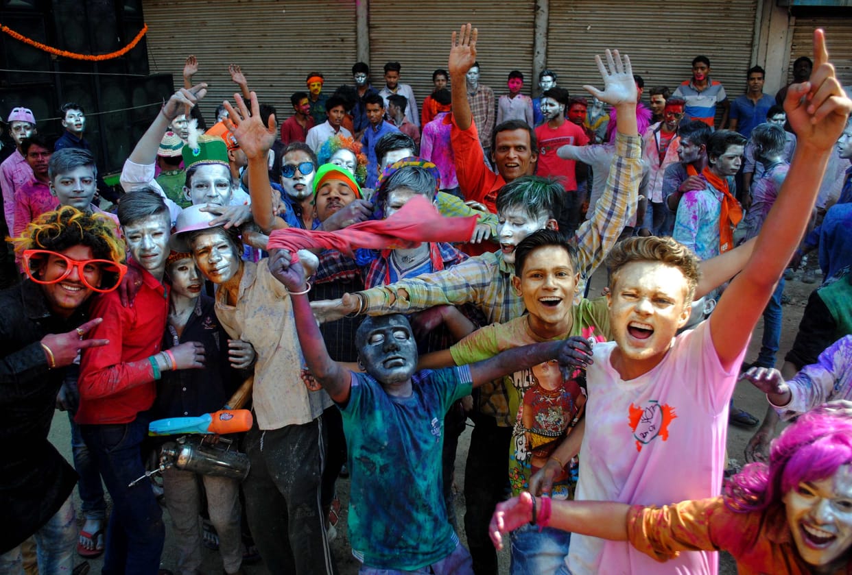 Holi 2023 7 or 8 March Scholars of Kashi are not of one opinion on date of Holi in varanasi