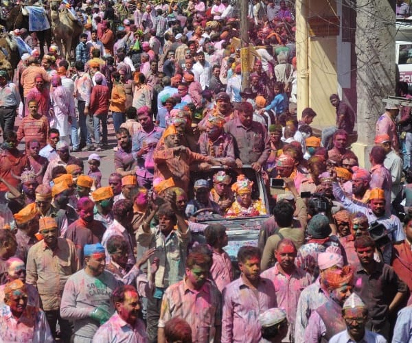 see the different colours of holi
