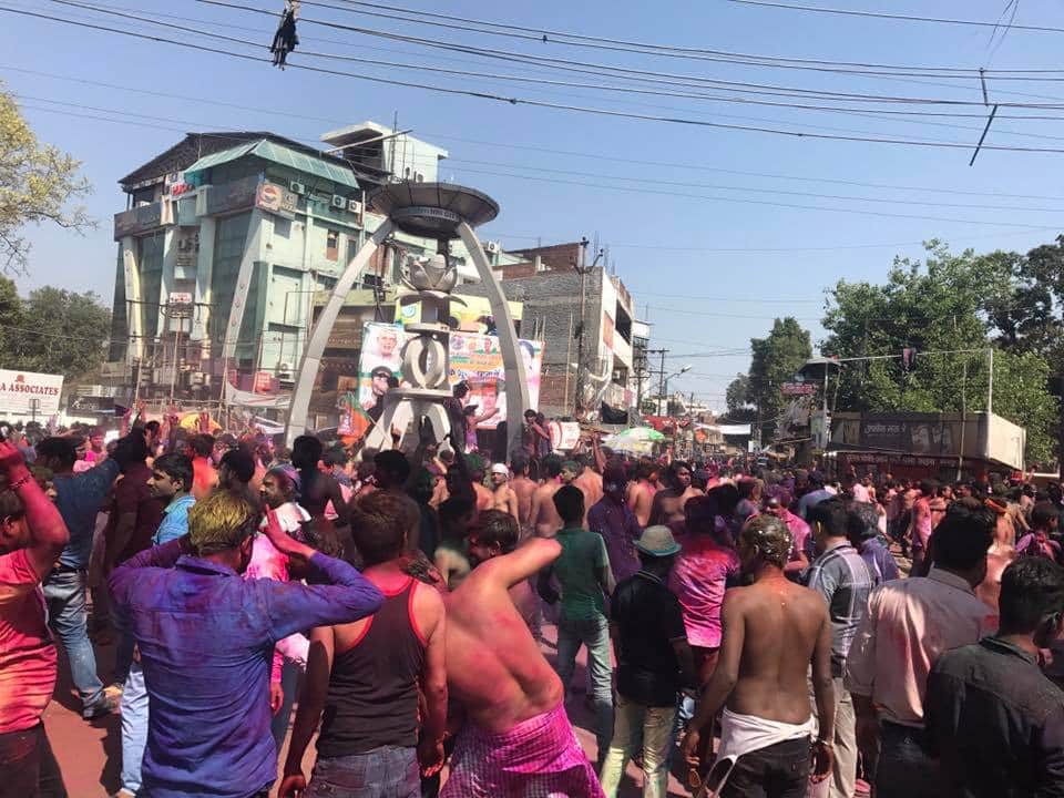 view photos of the world famous kanpur kurtafaad holi