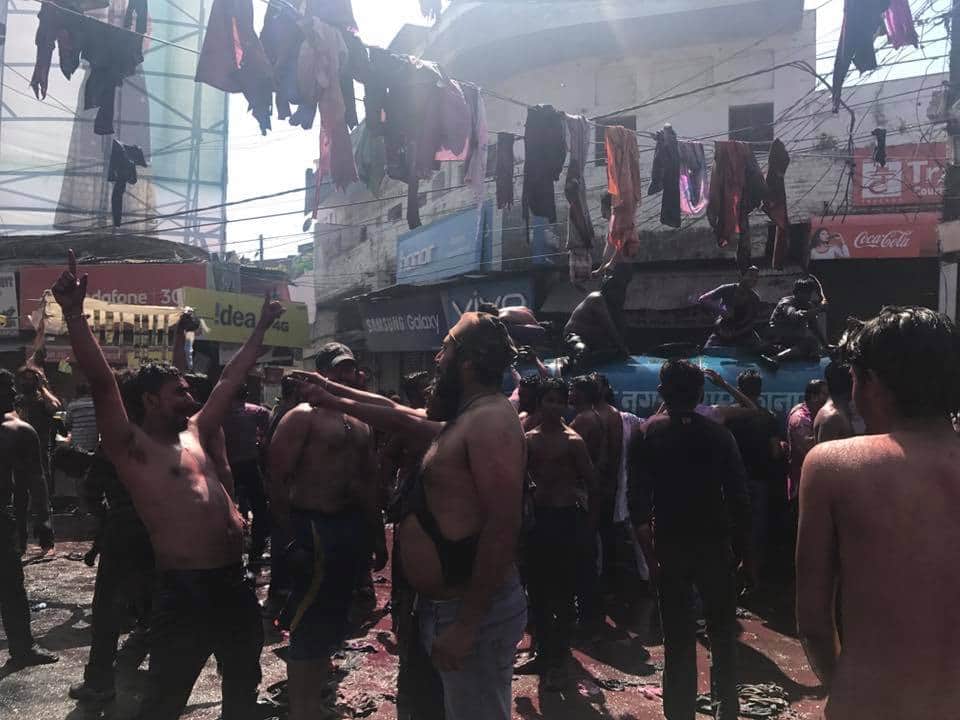 view photos of the world famous kanpur kurtafaad holi