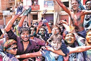 colour ful holi