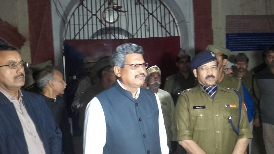 four-prisoners-run-away-from-mainpuri-jail in up