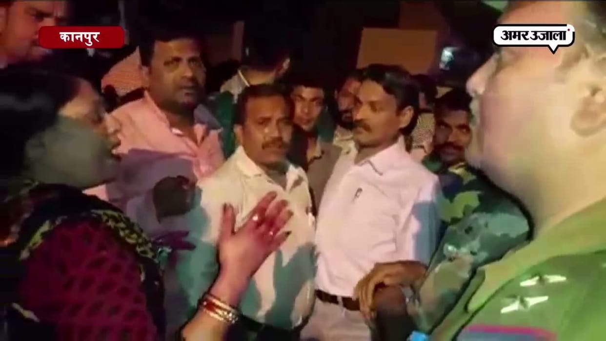 Women protest against police