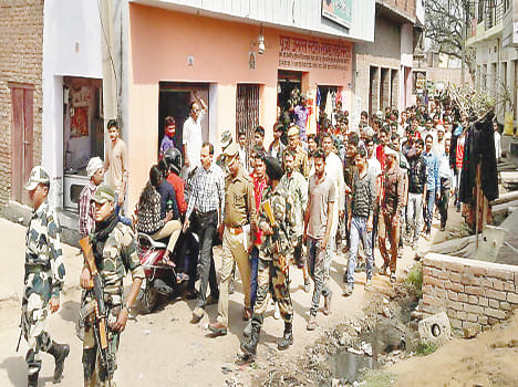 Four injured in Holi fever clash with potato