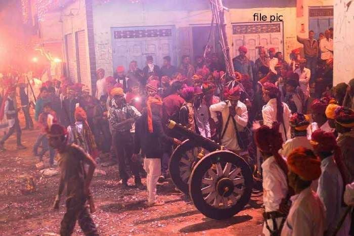 unique holi celebration in udaipur rajasthan 