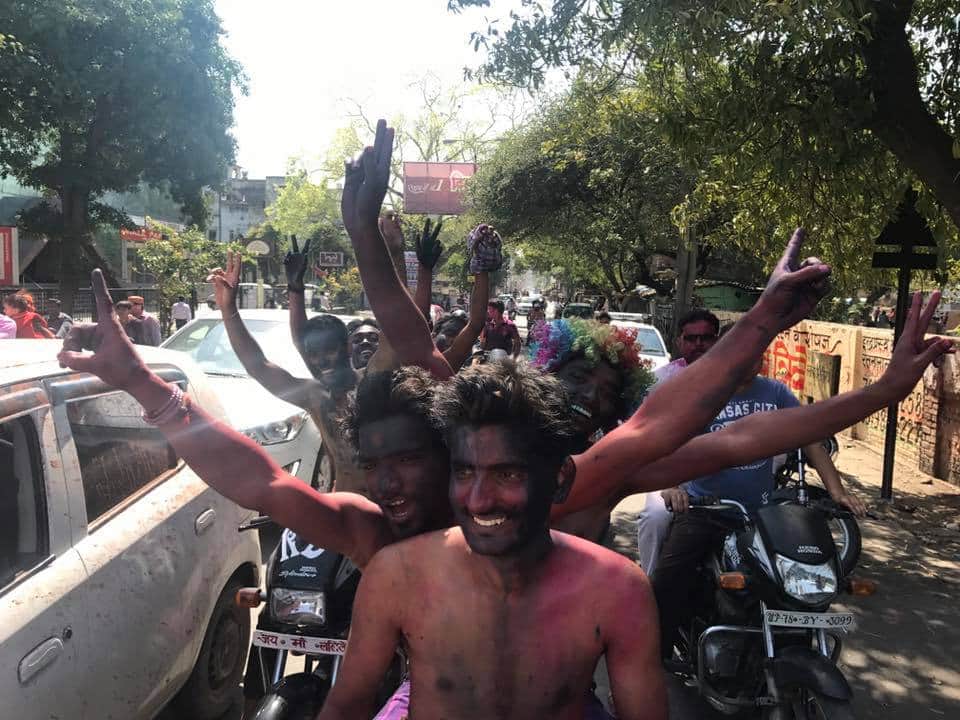 view photos of the world famous kanpur kurtafaad holi