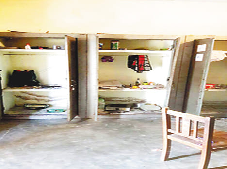 12 rooms of the hostel break into the theft