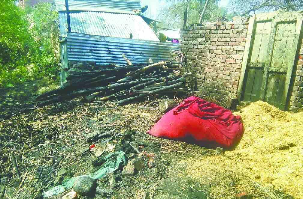 Fire in four houses, loss of thousands