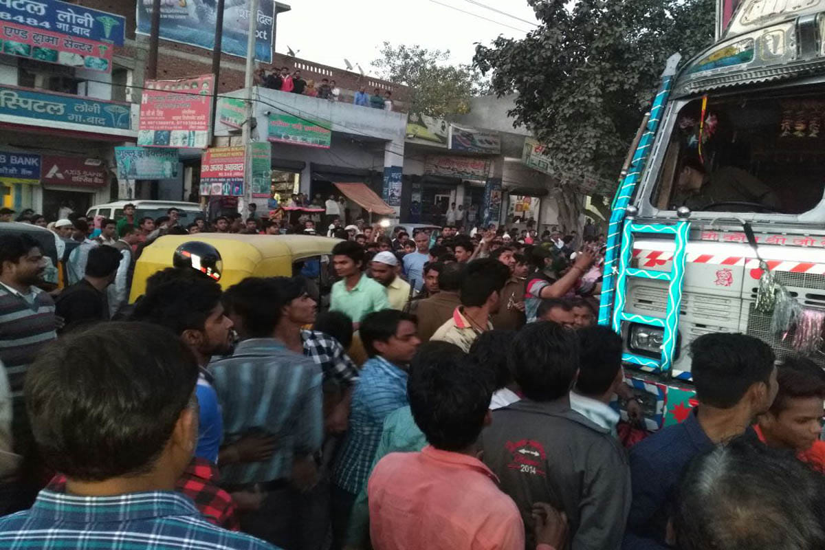 ,loni ,road accident ,truck ,ghaziabad