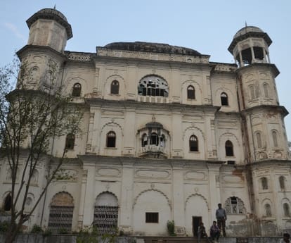 govt occupied 125 properties of Lucknow.