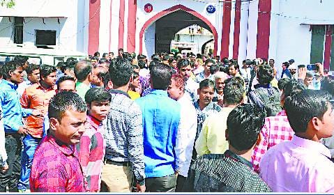 Gunfighters of soldiers, beaten milkers