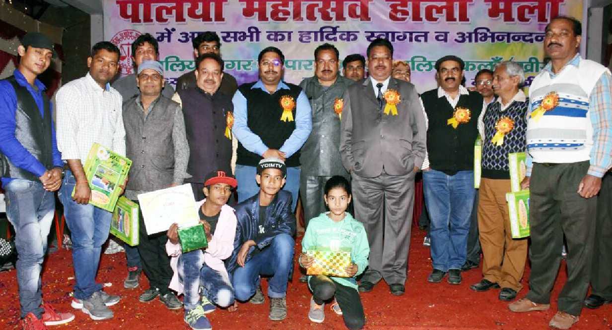 Competitions held late night in the Holy Fair