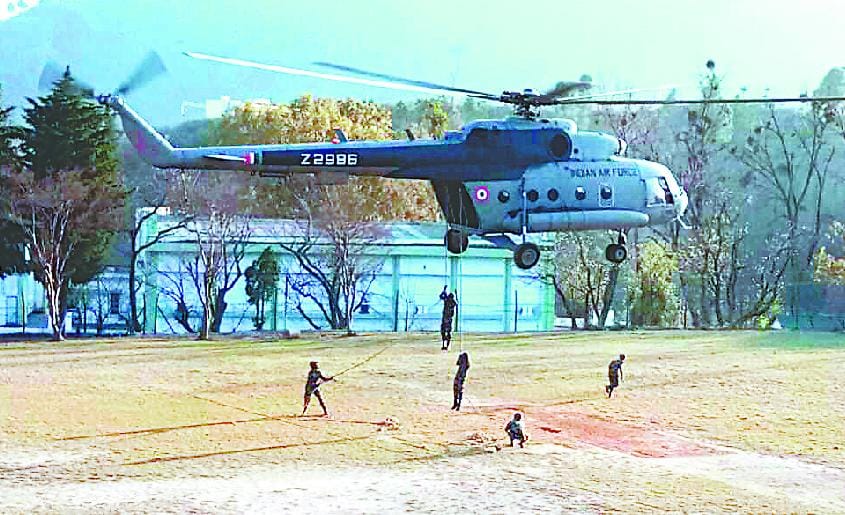 Helicopter soldiers on 'terror bases'