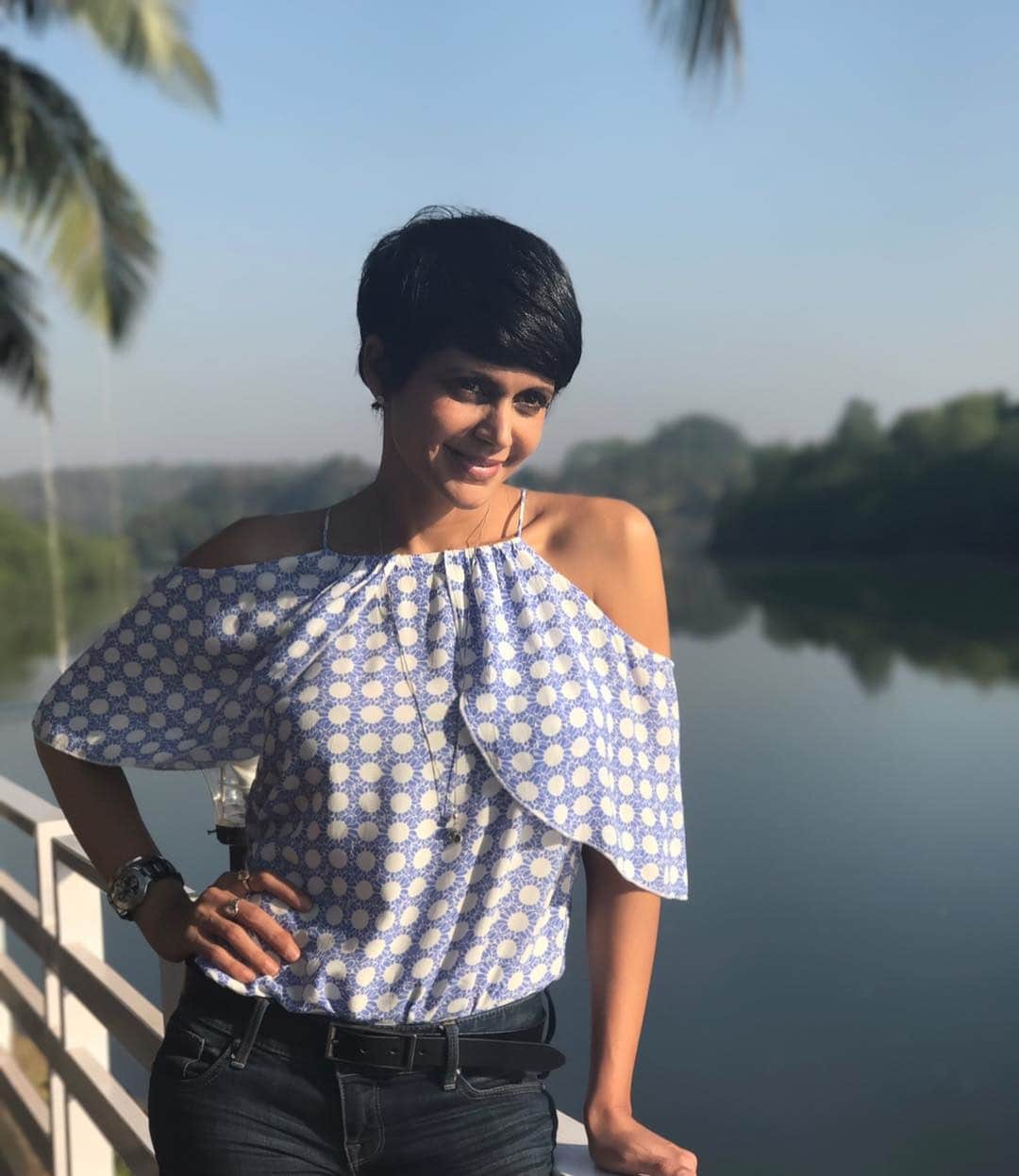 Mandira Bedi shares a photo kissing a girl, people call her lesbian