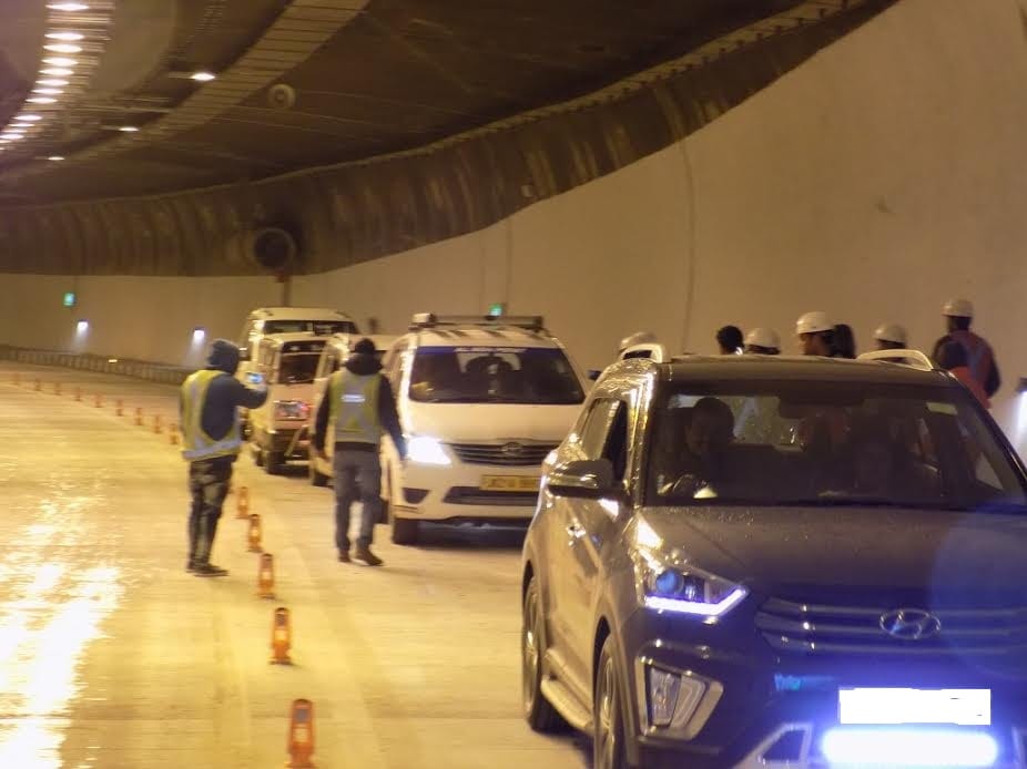 images of chinaini nashri tunnel in jammu and kashmir