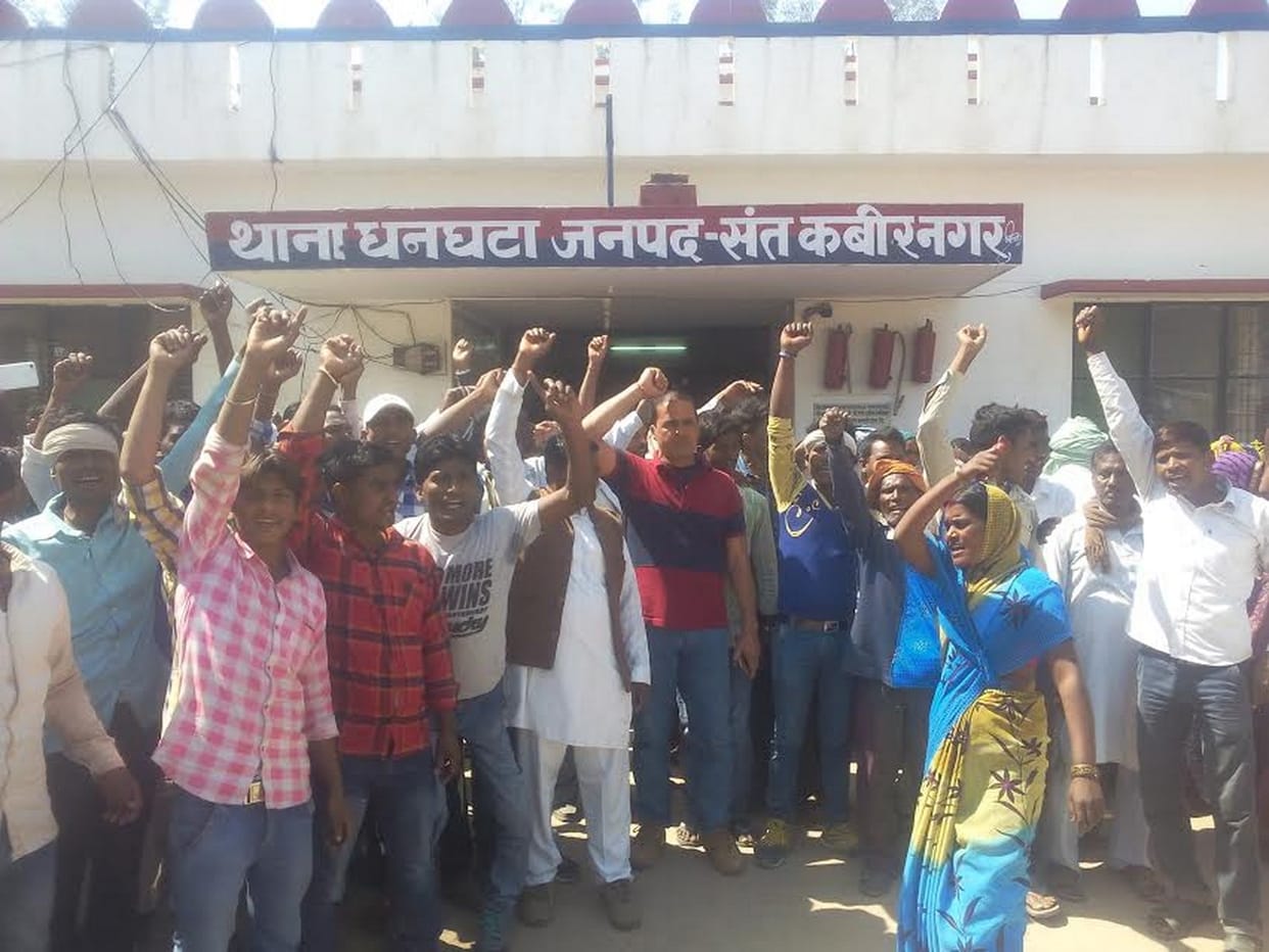 Bargo'speople  demonstrations at the police station