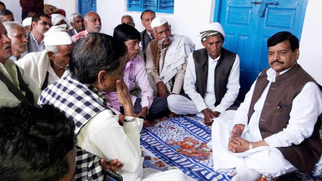 shivpal paid tribute to martyr
