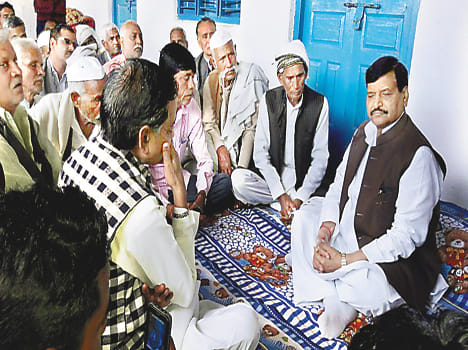 Shivpal paired with silence on Gayatri's name