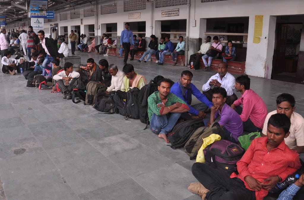 trains in dumka