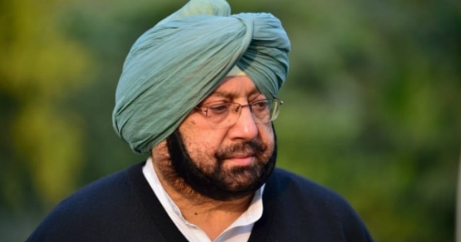 Captain Amarinder singh shuns VIP status at Chandigarh airport