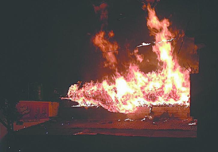 Fire at two-hundred-year-old Chaumanjil Bhavan in Pilkholi